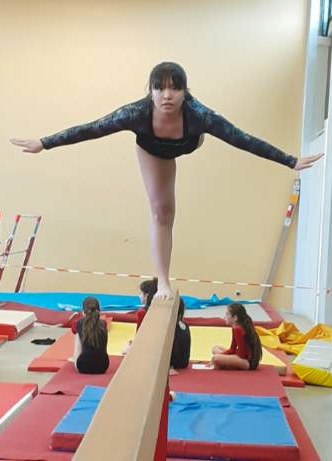 Première compétition de gymnastique artistique et formations des jeunes officiels (juges)